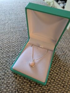 Read more about the article A matching pendant for Mo